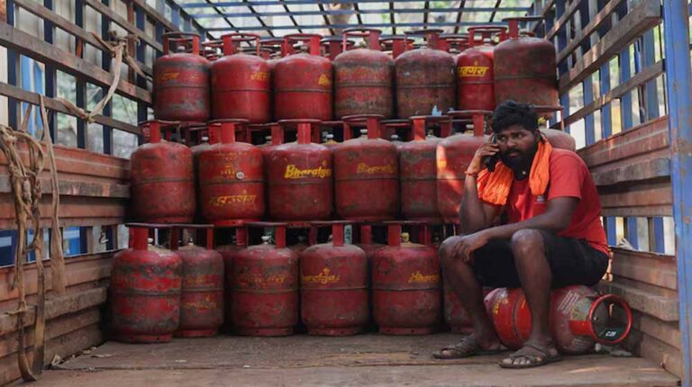 देश में गैस की कोई कमी नहीं: CNG-PNG उपभोक्ताओं को निर्बाध आपूर्ति जारी, केंद्र का भरोसा
