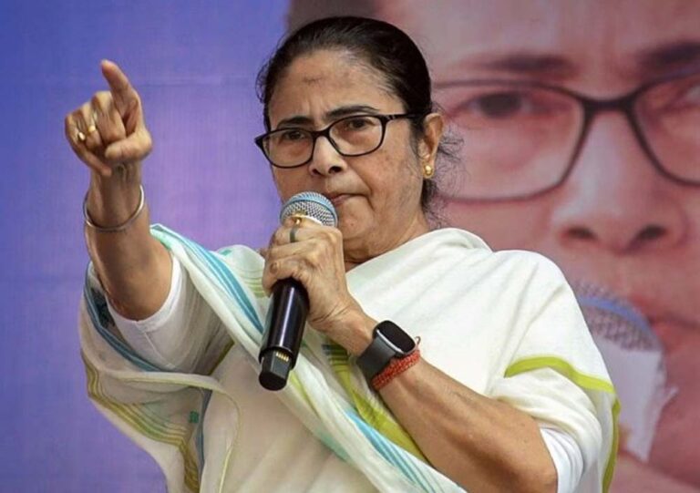 ममता बनर्जी का मास्टरस्ट्रोक: महिलाओं और बेरोजगारों को मासिक भत्ता, जानें 10 बड़े वादे