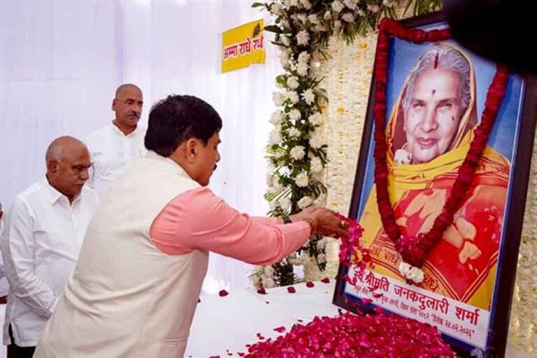 मुख्यमंत्री डॉ. यादव ने हितानंद शर्मा की माताजी के निधन पर दी श्रद्धांजलि