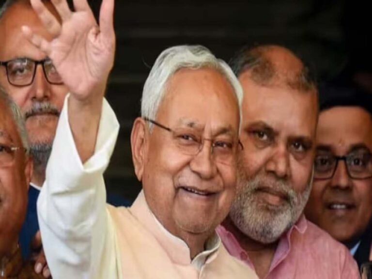 सीएम नीतीश के जन्मदिन पर 51 लाख बच्चों को पोशाक का तोहफा, पश्चिम चंपारण से होगी शुरुआत