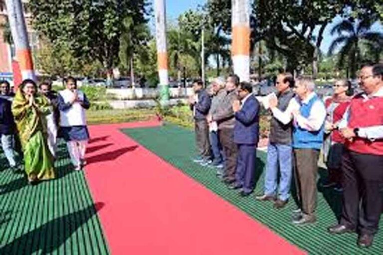 राष्ट्रगीत-राष्ट्रगान का सामूहिक गान आज मंत्रालय के पटेल पार्क में