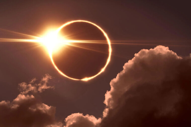 सदी का दूसरा सबसे लंबा सूर्य ग्रहण लगने वाला है, नोट करें सूतक समय