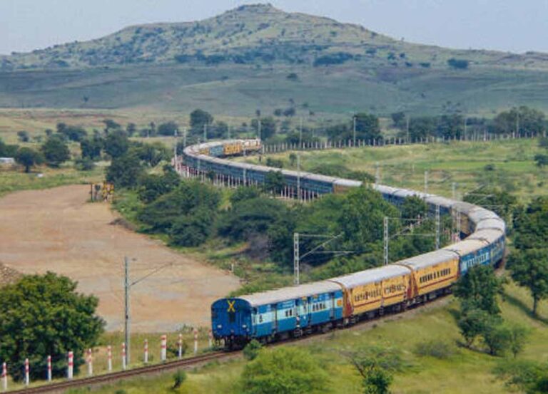 यात्रियों को राहत: अहमदाबाद-कोलकाता और सूरत-भागलपुर एक्सप्रेस में बढ़े थर्ड एसी कोच