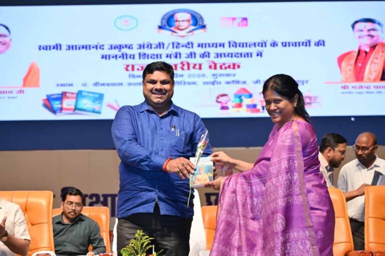 राष्ट्रगीत से हुआ कार्यक्रम का शुभारंभ, शिक्षा मंत्री गजेंद्र यादव ने गुणवत्ता पर दिया जोर