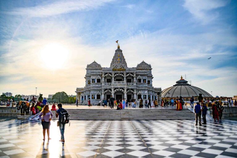 वृंदावन परिक्रमा मार्ग का होगा सौंदर्यीकरण, योगी सरकार की बड़ी योजना