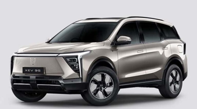 महिंद्रा की इलेक्ट्रिक कार्स ने मचाई धूम, 1 साल में बेचीं इतनी यूनिट्स, महिंद्रा ने हासिल किया खास मुकाम