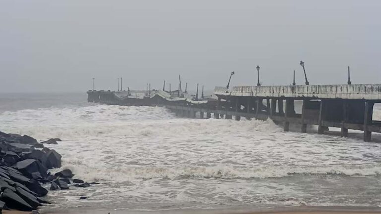 80KM की रफ्तार से होगी बारिश, बंगाल-सिक्किम में फट सकते हैं बादल, IMD का अलर्ट