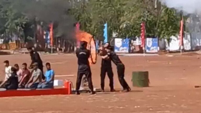 भोपाल में लाल परेड ग्राउंड पर NSG कमांडो ने दिखाया पावर शॉ