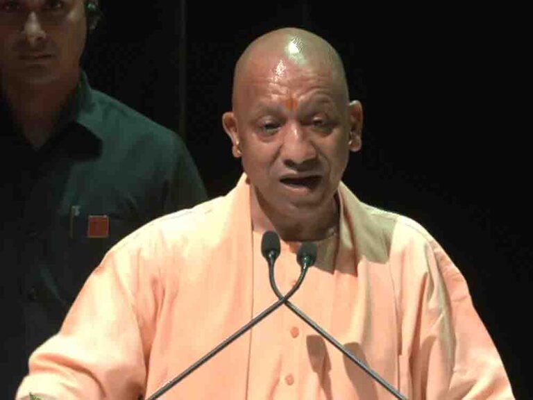 सीएम योगी, स्मार्टफोन की लत बनी बीमारी, हार्ट अटैक का बढ़ा खतरा