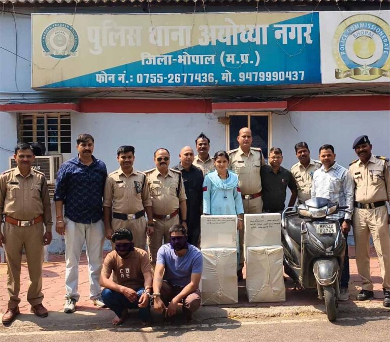 थाना अयोध्यानगर पुलिस ने 02 शराब तस्करो को 10 पेटी अग्रेजी शराब के साथ किया गिरफ्तार, रायसेन, विदिशा जिले से लाकर कर रहे थे भोपाल में शराब तस्करी।