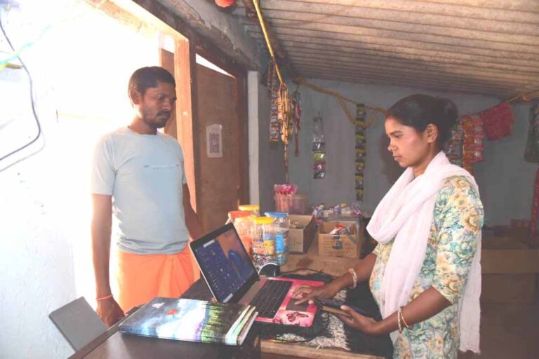 दूरस्थ गांवों तक बैंकिंग सुविधाएं पहुंचाकर बदलाव ला रही हैं रिंगो कश्यप
