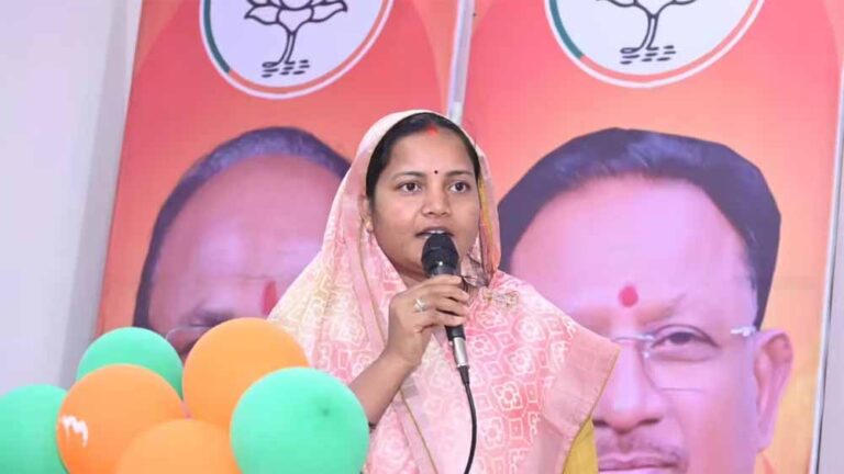 साड़ी गुणवत्ता पर सरकार सख्त, मंत्री राजवाड़े के निर्देश पर जांच तेज