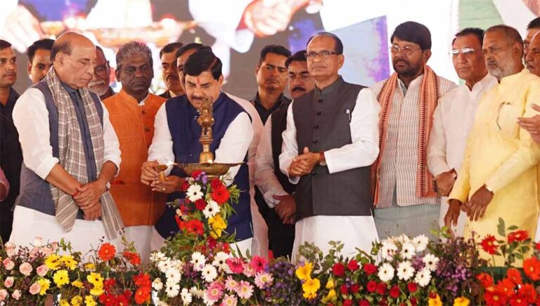 किसान देश की अर्थव्यवस्था की रीढ़, किसानों के विकास के लिए हम हैं प्रतिबद्ध : केन्द्रीय रक्षा मंत्री सिंह