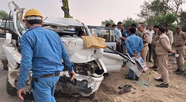 झपकी ने ली सात जानें: जालौन सड़क हादसे में मची तबाही