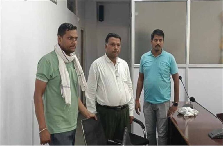 रिश्वतखोर पटवारी लोकायुक्त के जाल में फंसा, रंगे हाथ गिरफ्तार