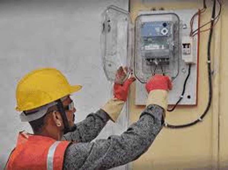 स्मार्ट मीटर जांच पर सवाल,नियामक आयोग ने मध्यांचल एमडी को भेजा नोटिस