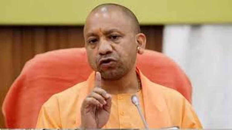 सीएम योगी के दौरे से पहले देवरिया में सियासी हलचल: सपा नेताओं समेत कई लोग हाउस अरेस्ट