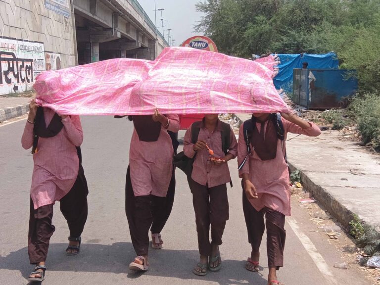 मेरठ में गर्मी का कहर: पारा 44°C पहुंचा, स्कूलों में छुट्टी घोषित
