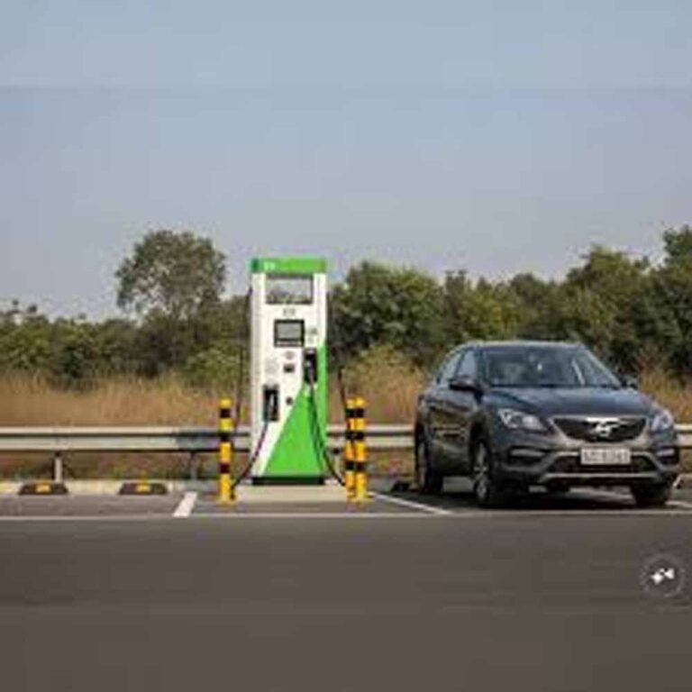 EV यूजर्स के लिए बड़ी राहत: यूपी समेत 8 राज्यों में बनेंगे 4800 नए चार्जिंग स्टेशन