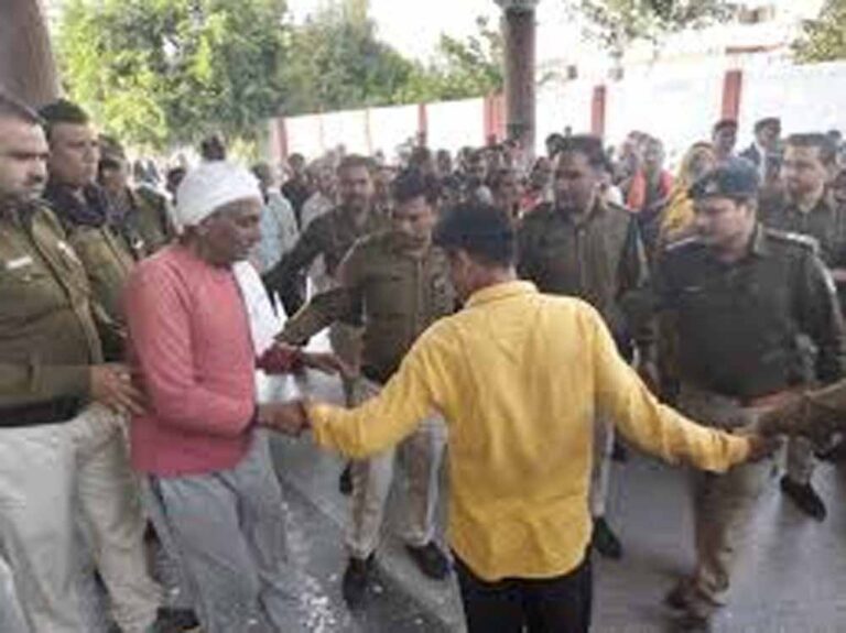 मोतिहारी जहरीली शराब कांड: 14 मद्यनिषेध पुलिसकर्मी निलंबित
