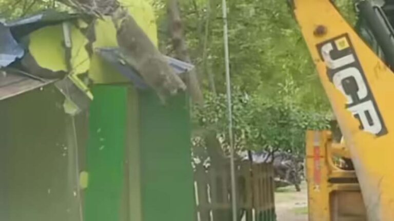 बंगाल में बुलडोजर एक्शन तेज! SAIL की जमीन पर बना TMC नेता का दफ्तर ध्वस्त