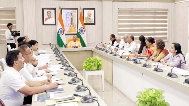 स्वास्थ्य सेवाओं के विस्तार को गुणवत्ता और आधुनिक तकनीक से जोड़ें: मुख्यमंत्री