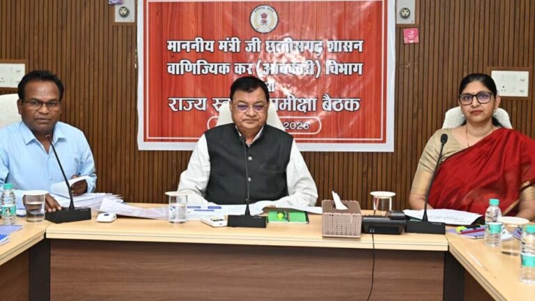 मदिरा के अवैध परिवहन एवं बिक्री पर रोक लगाए: आबकारी मंत्री देवांगन
