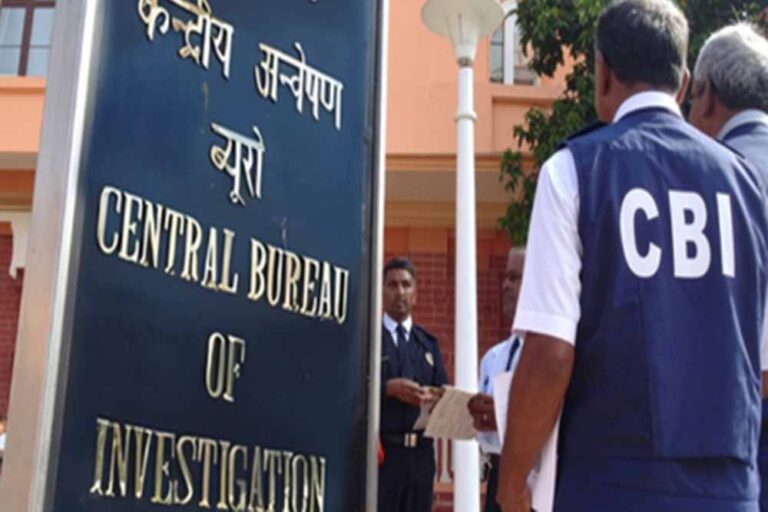 दिल्ली में CBI की बड़ी कार्रवाई, फूड एंड सप्लाई विभाग का असिस्टेंट कमिश्नर रिश्वत लेते गिरफ्तार