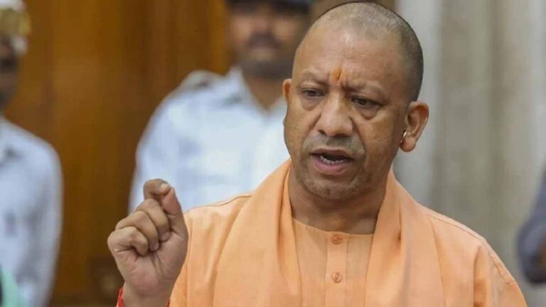 यूपी में बड़ा प्रशासनिक फेरबदल: 19 PCS अधिकारियों के तबादले, कई जिलों में नई तैनाती