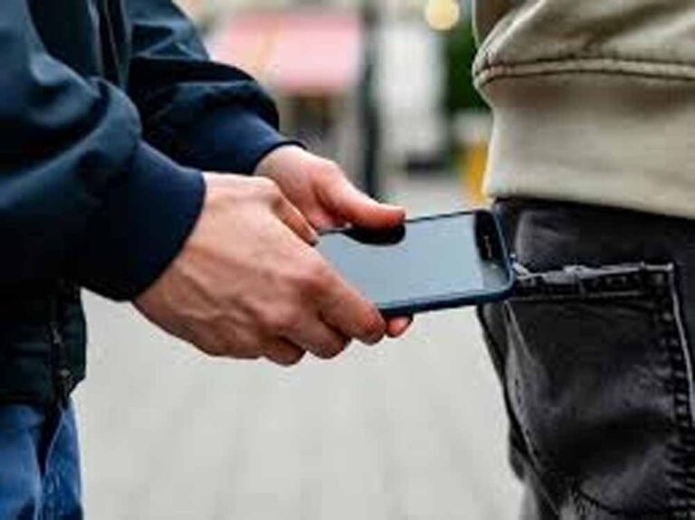 रांची रेलवे स्टेशन पर मोबाइल चोर गिरोह का भंडाफोड़, 8 गिरफ्तार