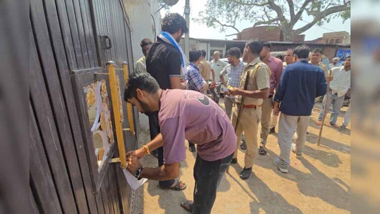 करौली में बकाया टैक्स पर मैरिज होम सील, शादी सीजन में हड़कंप