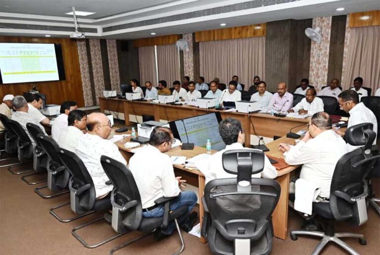 नागरिकों की सुविधा सर्वोपरि, भविष्य की जरुरतों के अनुरूप करें निर्माण’