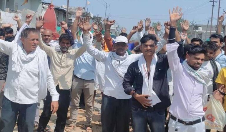 सीहोर में 15 दिन की बिजली कटौती पर फूटा गुस्सा, ग्रामीणों ने किया चक्काजाम