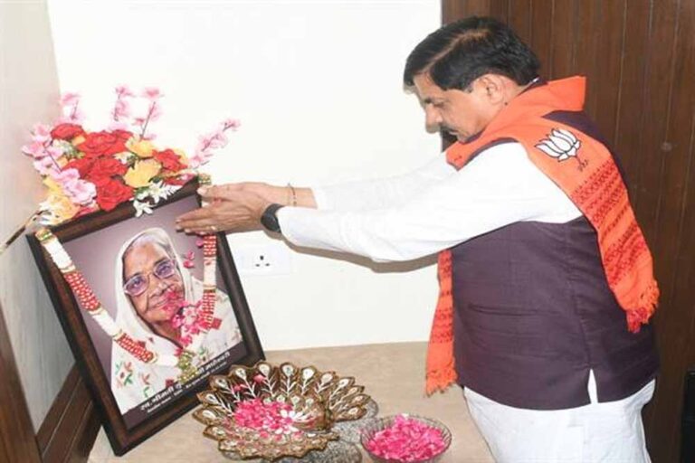 मुख्यमंत्री डॉ. यादव ने स्व. श्रीमती सरोज देवी माहेश्वरी को दी श्रद्धांजलि