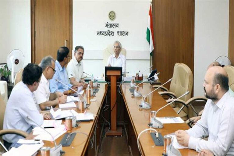 हर जिला अपनी अर्थव्यवस्था बनाने की पहल करे