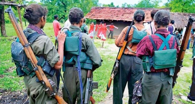छत्तीसगढ़-आंध्र सीमा पर सक्रिय 5 लाख की इनामी महिला माओवादी पोडियम लक्ष्मी ने किया समर्पण