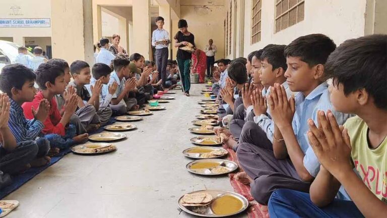 सरकारी स्कूलों में पढ़ाई के साथ लिखी जा रही पोषण, संस्कार और उज्ज्वल भविष्य की नई इबारत