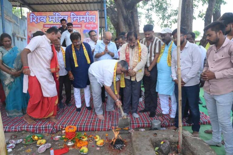 पर्यटन, संस्कृति एवं धर्मस्व मंत्री राजेश अग्रवाल ने किया शिव मंदिर निर्माण कार्य का भूमिपूजन