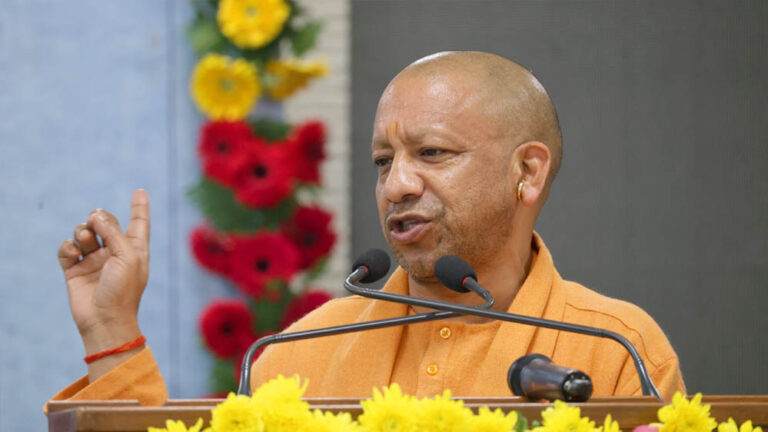 मां गंगा की धारा की तरह बढ़ रही विकास यात्रा: सीएम योगी