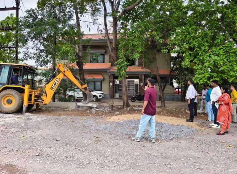 सेजबहार फेस-1 में अवैध निर्माण पर कार्रवाई, मंडल ने हटाया अतिक्रमण
