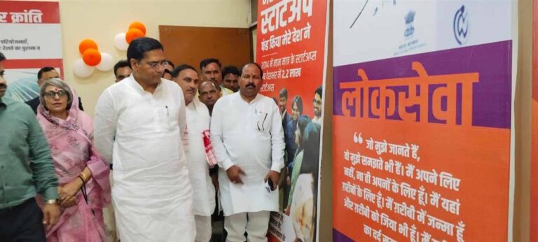 अलवर में विकास प्रदर्शनी का अवलोकन, मंत्री किरोड़ी लाल मीना ने गिनाईं उपलब्धियां