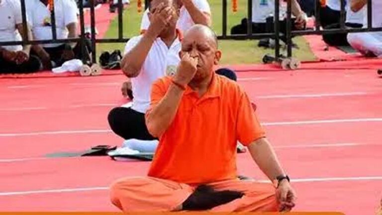 योग दिवस पर योगमय हुआ उत्तर प्रदेश, झांसी में सीएम योगी ने किया योगाभ्यास