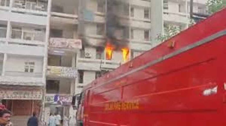 कड़कड़डूमा कोर्ट के स्कैनिंग रूम में आग, दमकल ने समय रहते पाया काबू