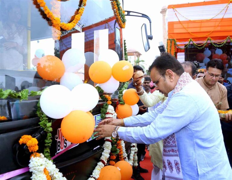 जयपुर में 29 और भीलवाड़ा में 18 नई इलेक्ट्रिक बसों को मुख्यमंत्री भजनलाल शर्मा ने दिखाई हरी झंडी
