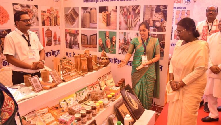 जनजातीय महासम्मेलन में राष्ट्रपति द्रौपदी मुर्मू का संबोधन, बोलीं- अध्यात्म, सामाजिक समरसता और पर्यावरण संरक्षण से बनेगा विकसित भारत