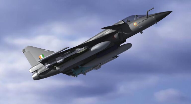 तेजस MK2 की ताकत से दुनिया हैरान! THAAD-आयरन डोम को दे सकता है चुनौती, राफेल जैसी रफ्तार का दावा