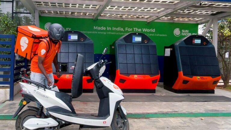 60% गिग वर्कर्स ने पेट्रोल को कहा अलविदा! EV से डिलीवरी कर बढ़ाया मुनाफा