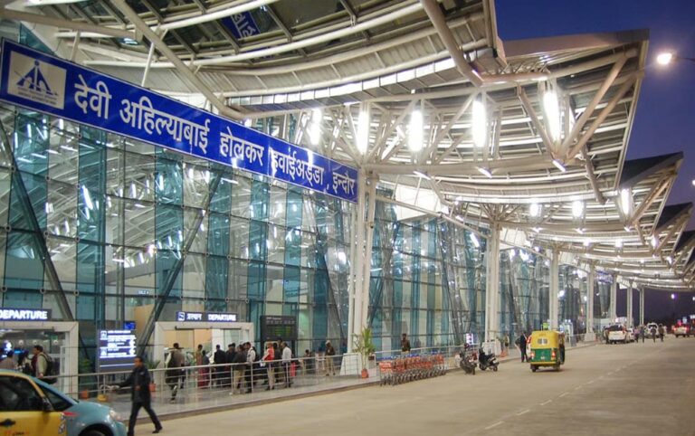 10 साल से एयरपोर्ट विस्तार का इंतजार कर रहा इंदौर, 143 एकड़ जमीन की तलाश में अटका प्रोजेक्ट