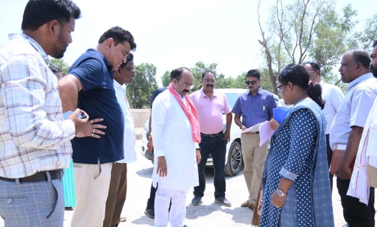 उप मुख्यमंत्री अरुण साव के बस्तर प्रवास का दूसरा दिन : मिशन अमृत, राष्ट्रीय राजमार्ग और तालाब सौंदर्यीकरण कार्यों का किया निरीक्षण