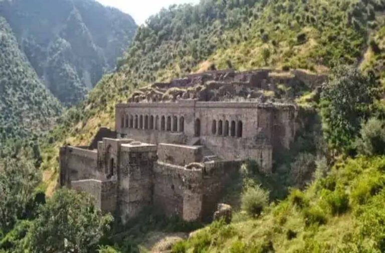 भानगढ़ किला: राजस्थान का रहस्यमयी और भारत की सबसे भूतिया जगहों में से एक